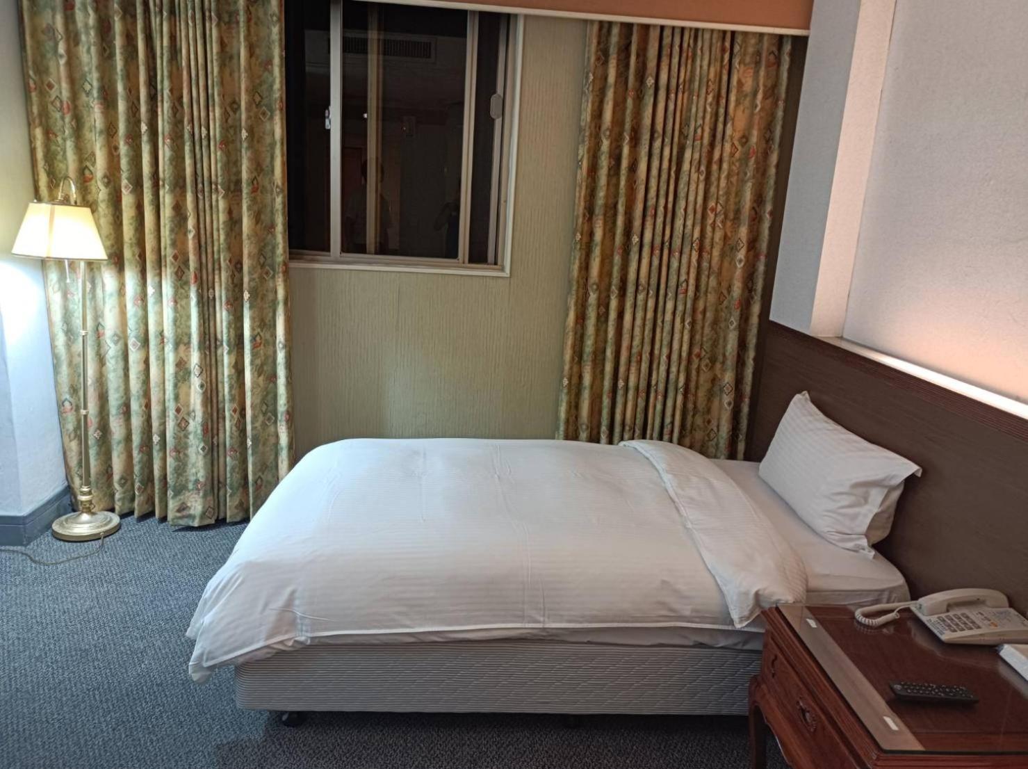 Duke Business Hotel Taoyuan Exteriör bild